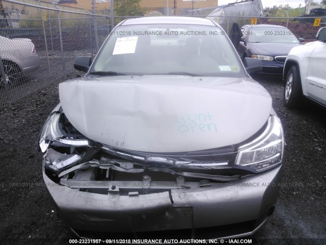 1FAHP34N28W150549 - 2008 FORD FOCUS S/SE GRAY photo 10