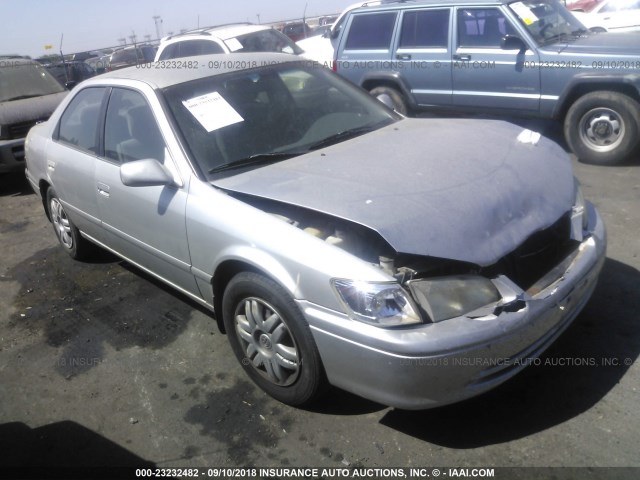 JT2BG22K610549369 - 2001 TOYOTA CAMRY CE/LE/XLE 银色 照片 1