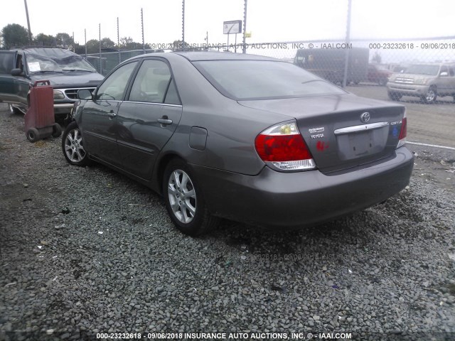 4T1BE32K65U598116 - 2005 TOYOTA CAMRY LE/XLE/SE Сұр фото 3