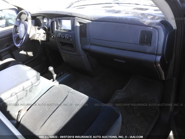 3D7KU28D14G159696 - 2004 DODGE RAM 2500 ST/SLT 黑色 照片 5