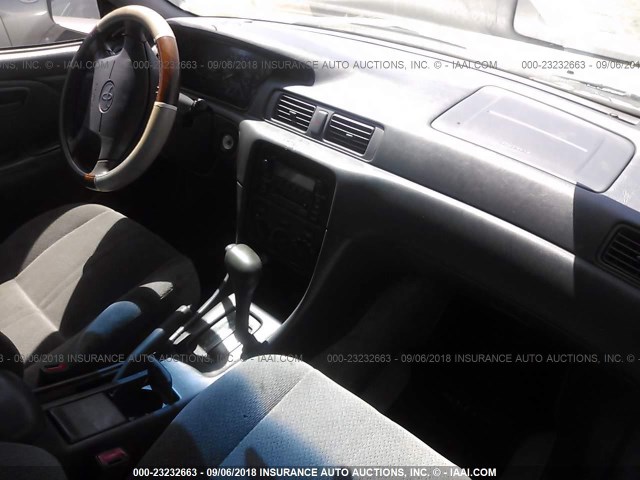 JT2BG22K4Y0454979 - 2000 TOYOTA CAMRY CE/LE/XLE 灰色 照片 5