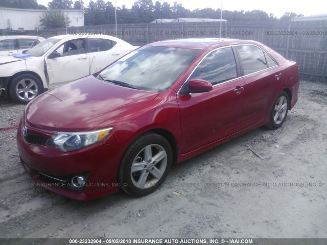 4T1BF1FK0CU543217 - 2012 TOYOTA CAMRY SE/LE/XLE წითელი ფოტო 2