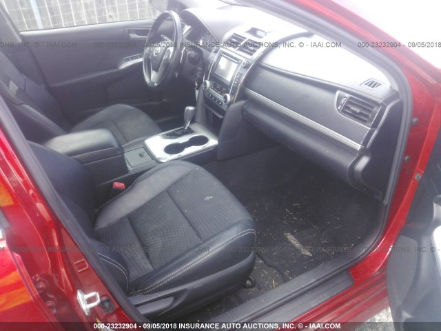 4T1BF1FK0CU543217 - 2012 TOYOTA CAMRY SE/LE/XLE წითელი ფოტო 5