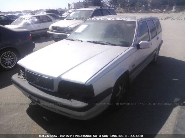 YV1LW5717R2053233 - 1994 VOLVO 850 Srebrny zdjęcie 2