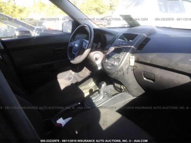 KNDJT2A57D7749084 - 2013 KIA SOUL BLACK photo 5