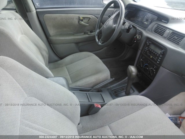 4T1BG22K61U021858 - 2001 TOYOTA CAMRY CE/LE/XLE 银色 照片 5