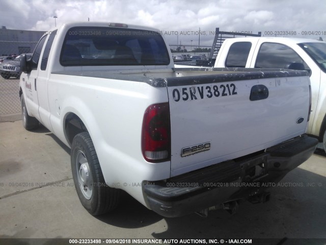 1FTNX20556ED82367 - 2006 FORD F250 SUPER DUTY WHITE photo 3