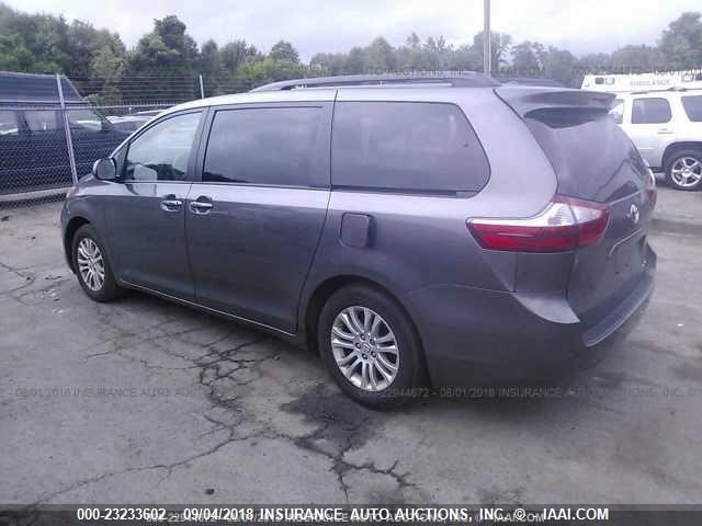 5TDYZ3DCXHS767118 - 2017 TOYOTA SIENNA XLE/LIMITED GRAY photo 3