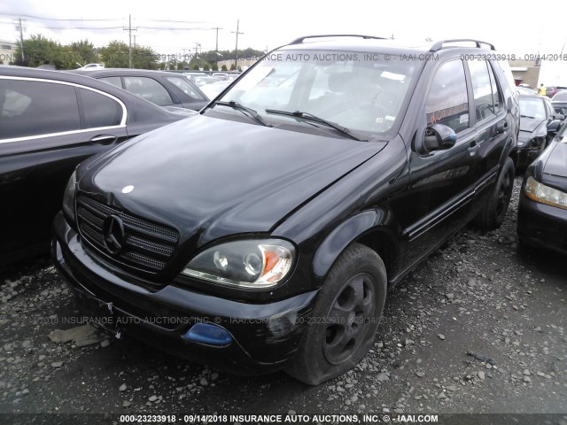 4JGAB54E02A294042 - 2002 MERCEDES-BENZ ML 320 BLACK photo 2