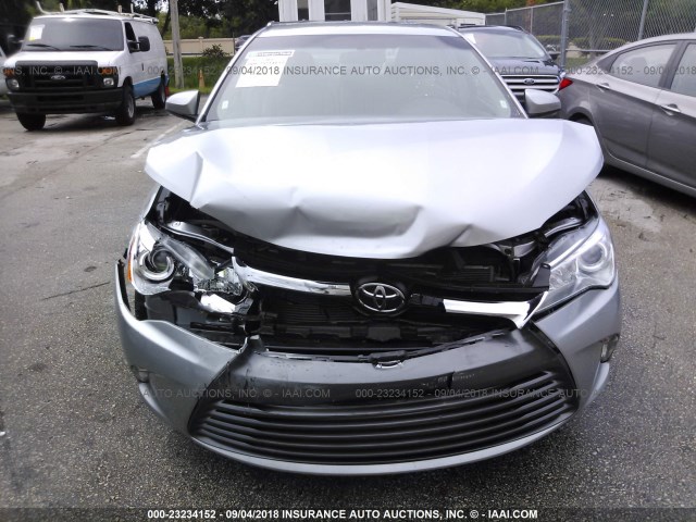 4T1BF1FK7HU393498 - 2017 TOYOTA CAMRY 银色 照片 6