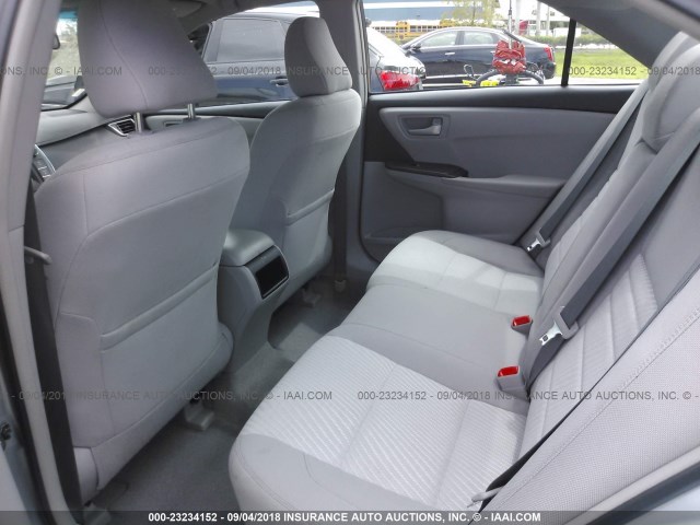 4T1BF1FK7HU393498 - 2017 TOYOTA CAMRY 银色 照片 8