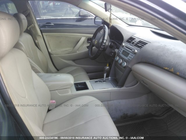 4T1BE46K69U317034 - 2009 TOYOTA CAMRY SE/LE/XLE ნაცრისფერი ფოტო 5