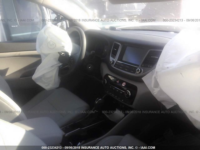 KM8J33A45JU724786 - 2018 HYUNDAI TUCSON WHITE photo 5