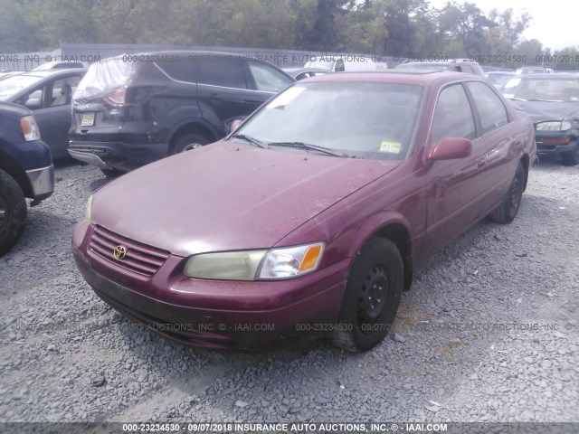 4T1BG22K1WU260788 - 1998 TOYOTA CAMRY CE/LE/XLE RED photo 2