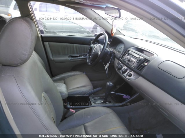 4T1BF30K32U003346 - 2002 TOYOTA CAMRY LE/XLE/SE Qara foto 5