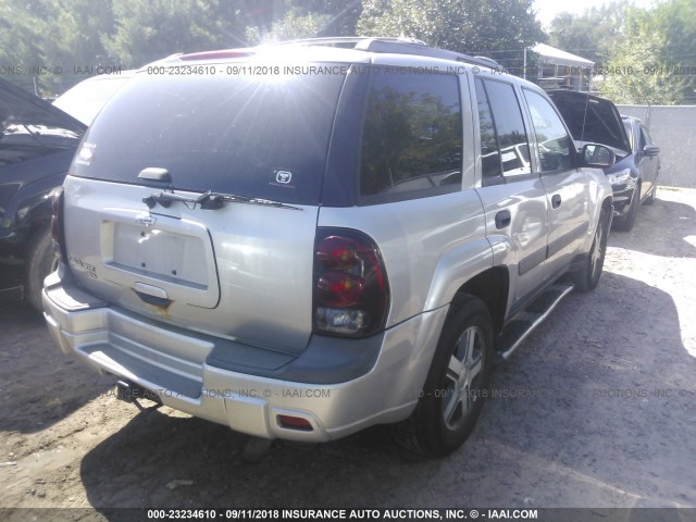 1GNDT13S952116411 - 2005 CHEVROLET TRAILBLAZER LS/LT SILVER photo 4