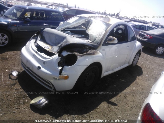 3VWBC21C7YM489880 - 2000 VOLKSWAGEN NEW BEETLE GL 白色 照片 2