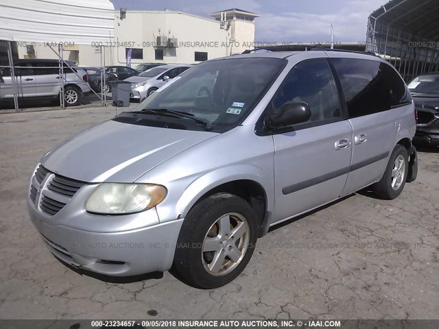 1D4GP45R65B144532 - 2005 DODGE CARAVAN SXT SILVER photo 2