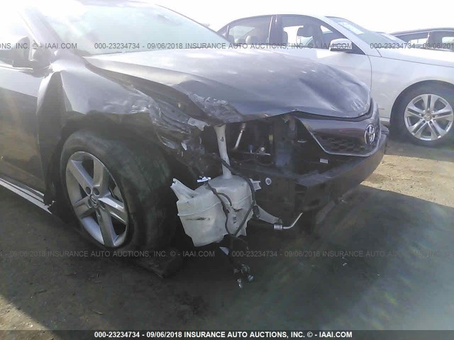 4T1BF1FK6EU817121 - 2014 TOYOTA CAMRY L/SE/LE/XLE ნაცრისფერი ფოტო 6