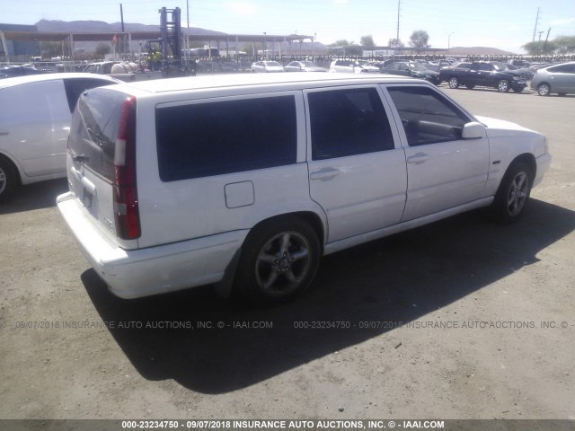 YV1LW564XW2410556 - 1998 VOLVO V70 GLT WHITE photo 4