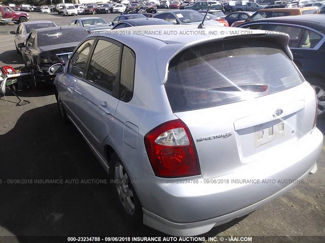 KNAFE161365253047 - 2006 KIA SPECTRA5 SILVER photo 3