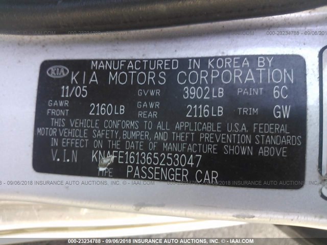 KNAFE161365253047 - 2006 KIA SPECTRA5 SILVER photo 9