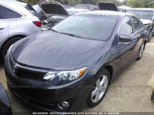 4T1BF1FK8DU723188 - 2013 TOYOTA CAMRY L/SE/LE/XLE 灰色 照片 2
