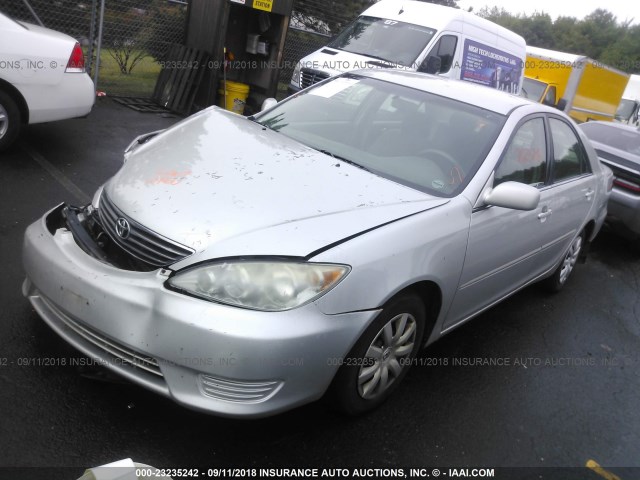 4T1BE32K35U545227 - 2005 TOYOTA CAMRY LE/XLE/SE Gümüş foto 2