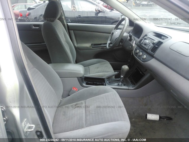 4T1BE32K35U545227 - 2005 TOYOTA CAMRY LE/XLE/SE Gümüş foto 5