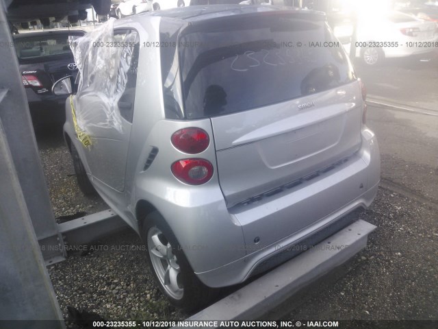 WMEEJ3BA4FK802804 - 2015 SMART FORTWO PURE/PASSION SILVER photo 3