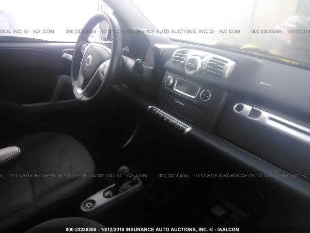 WMEEJ3BA4FK802804 - 2015 SMART FORTWO PURE/PASSION SILVER photo 5