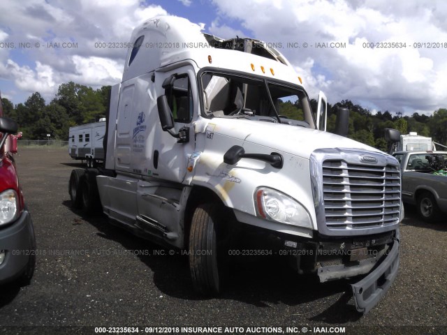 1FUJGLBG2CSBJ1567 - 2012 FREIGHTLINER CASCADIA 125  WHITE photo 1