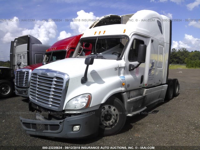 1FUJGLBG2CSBJ1567 - 2012 FREIGHTLINER CASCADIA 125  WHITE photo 2