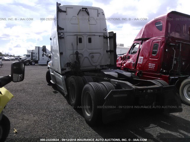 1FUJGLBG2CSBJ1567 - 2012 FREIGHTLINER CASCADIA 125  WHITE photo 3
