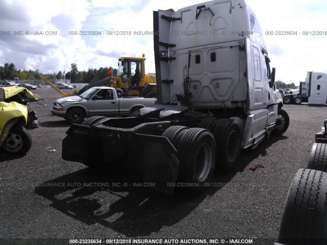 1FUJGLBG2CSBJ1567 - 2012 FREIGHTLINER CASCADIA 125  WHITE photo 4