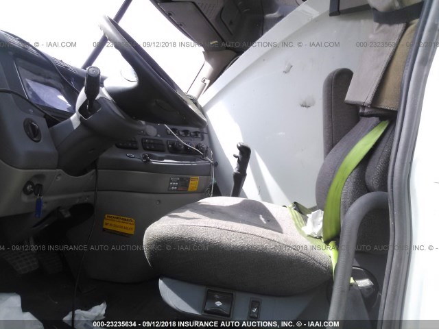 1FUJGLBG2CSBJ1567 - 2012 FREIGHTLINER CASCADIA 125  WHITE photo 5