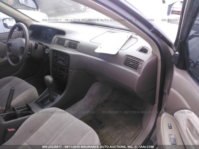 4T1BG22K6XU526226 - 1999 TOYOTA CAMRY CE/LE/XLE 米色 照片 5