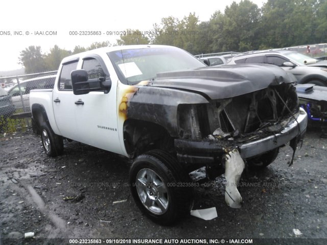 2GCEK13M571546540 - 2007 CHEVROLET SILVERADO K1500 CREW CAB WHITE photo 1