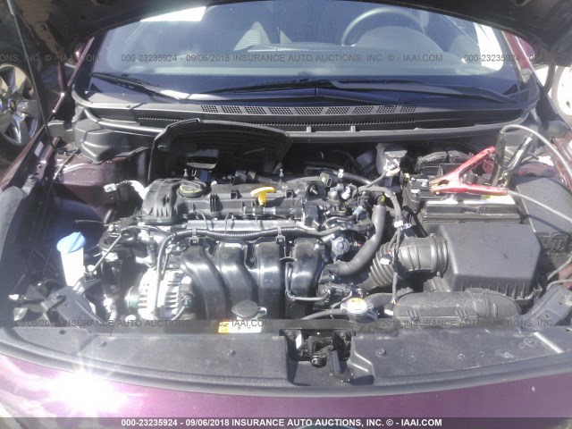 3KPFL4A70JE245247 - 2018 KIA FORTE LX/S MAROON photo 10