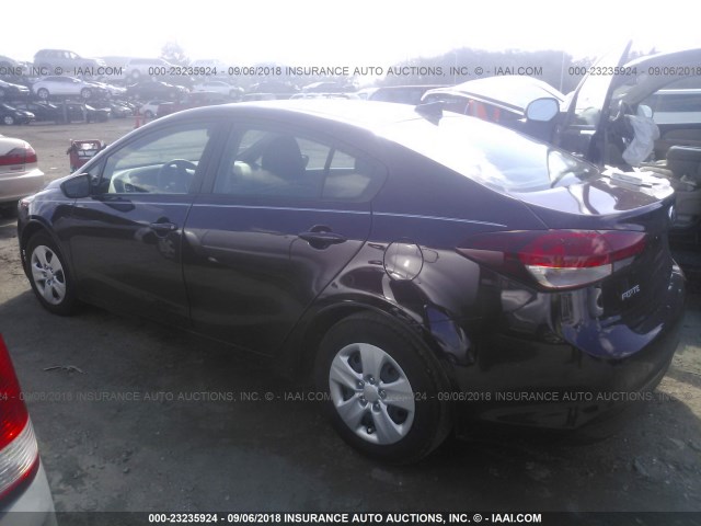 3KPFL4A70JE245247 - 2018 KIA FORTE LX/S MAROON photo 3