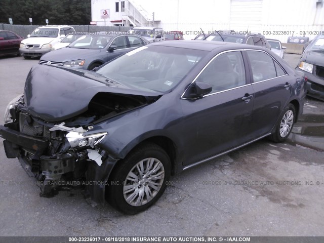 4T1BF1FK1CU074056 - 2012 TOYOTA CAMRY SE/LE/XLE 灰色 照片 2