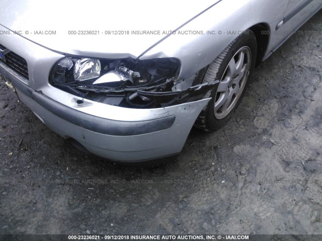 YV1RH59H042376126 - 2004 VOLVO S60 2.5T SILVER photo 6