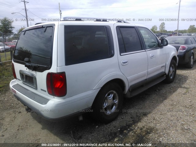 5LMPU28LXXLJ07524 - 1999 LINCOLN NAVIGATOR WHITE photo 4