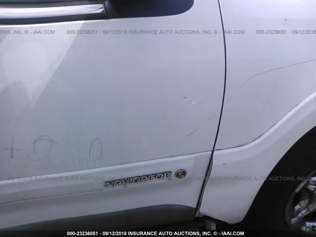 5LMPU28LXXLJ07524 - 1999 LINCOLN NAVIGATOR WHITE photo 6