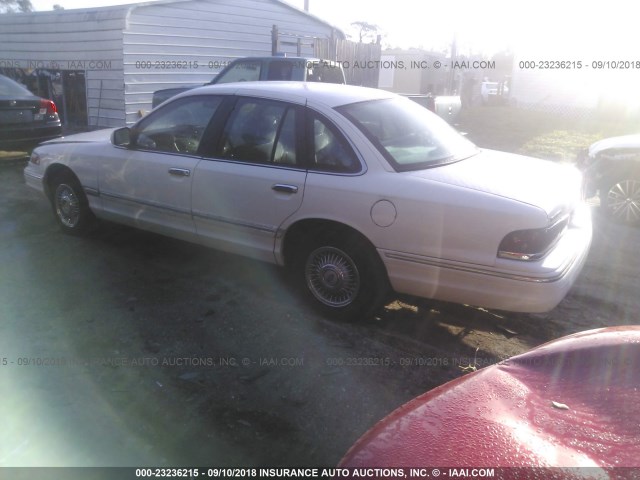 2FALP73W6TX210504 - 1996 FORD CROWN VICTORIA  WHITE photo 3