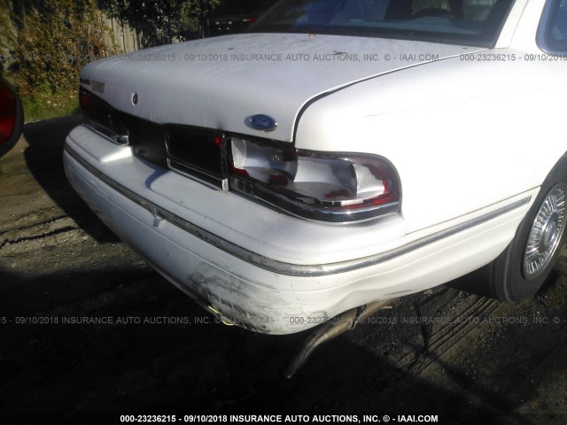 2FALP73W6TX210504 - 1996 FORD CROWN VICTORIA  WHITE photo 6