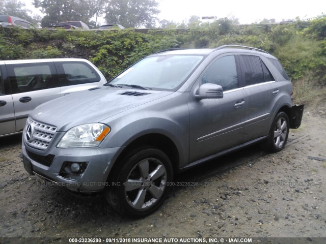 4JGBB8GB7BA672476 - 2011 MERCEDES-BENZ ML 350 4MATIC GRAY photo 2