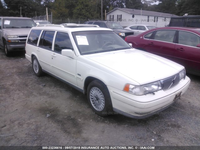 YV1KW9609W1049102 - 1998 VOLVO V90 WHITE photo 1