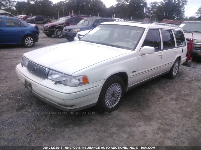 YV1KW9609W1049102 - 1998 VOLVO V90 WHITE photo 2