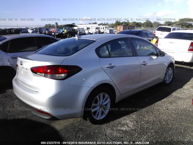 3KPFL4A77HE020396 - 2017 KIA FORTE LX/S SILVER photo 4